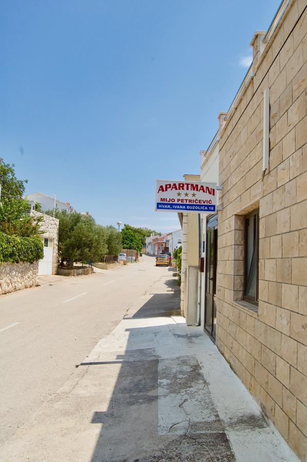 Apartments Petricevic Хвар Экстерьер фото